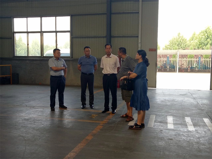广东省信宜市市政府领导一行参观考察德州新能源汽车产业